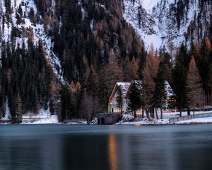 Превью обои домик, горы, лес, снег