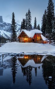 Превью обои домик, горы, снег, озеро, красивый пейзаж