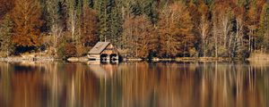 Превью обои домик, лес, озеро, отражение, осень, пейзаж