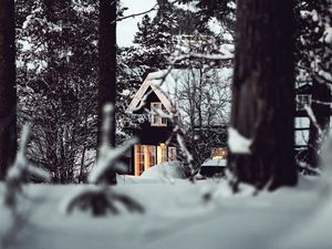 Превью обои домик, лес, снег, зима