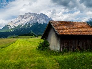 Превью обои домик, поле, горы, пейзаж, природа