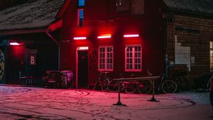 Превью обои домик, велосипеды, зима, свет, красный