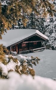 Превью обои домик, зима, снег, деревья, ветки, уют