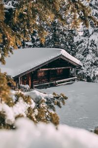 Превью обои домик, зима, снег, деревья, ветки, уют