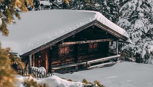 Превью обои домик, зима, снег, деревья, ветки, уют