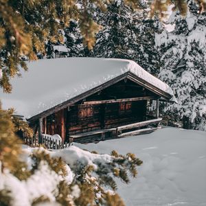 Превью обои домик, зима, снег, деревья, ветки, уют