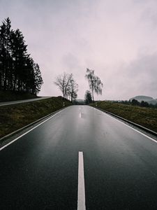 Превью обои дорога, асфальт, деревья, небо