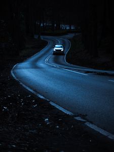 Превью обои дорога, автомобиль, извилистый, ночь