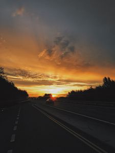 Превью обои дорога, автомобиль, закат, движение