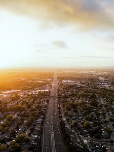 Превью обои дорога, автомобили, дома, деревья, вид сверху