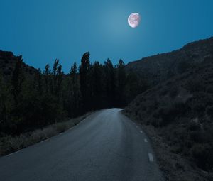Превью обои дорога, деревья, луна, ночь