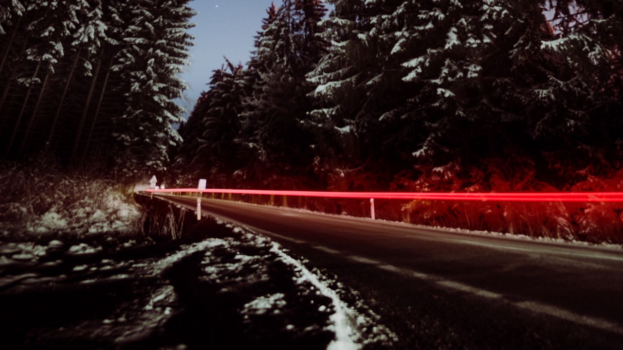 Обои дорога, деревья, ночь, снег, длинная выдержка