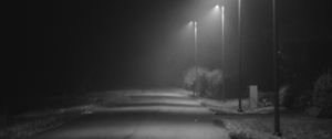 Превью обои дорога, фонари, улица, темный, чб, ночь