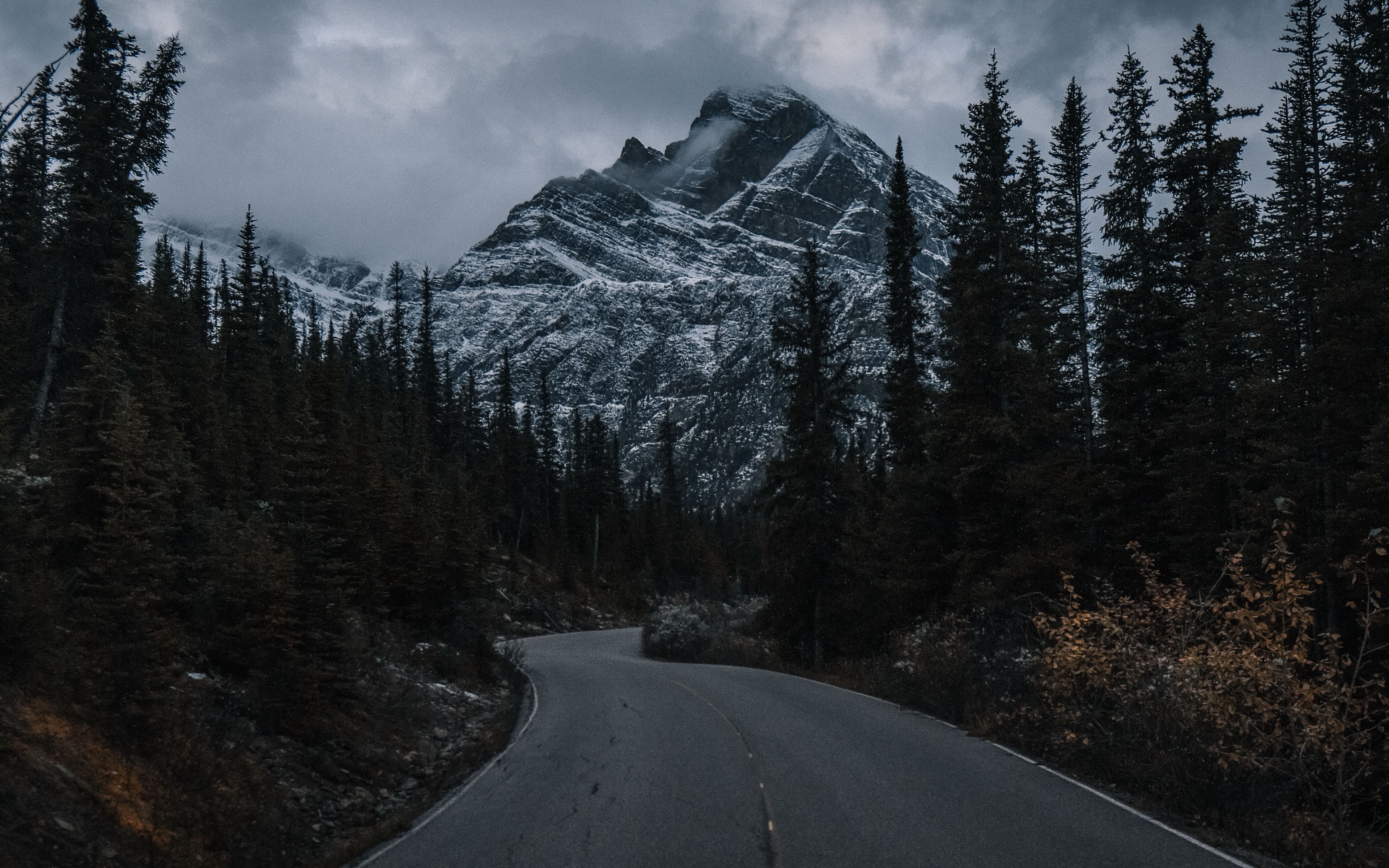 Картинки 4 к. Дорога в гору. Горная дорога. Природа горы дорога. Горы дорога туман.