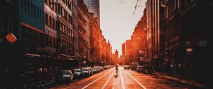 Превью обои дорога, город, закат, разметка