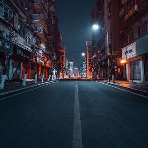 Превью обои дорога, город, здания, улица, ночь