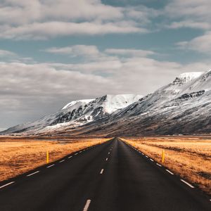Превью обои дорога, горы, исландия, разметка, асфальт