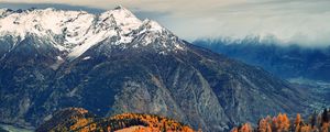 Превью обои дорога, горы, лес, деревья, снег, заснеженный