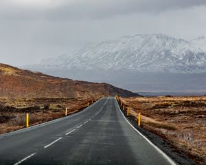Превью обои дорога, горы, рельеф, вершины, туман