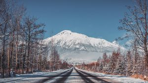 Превью обои дорога, горы, снег, деревья, пейзаж, зима