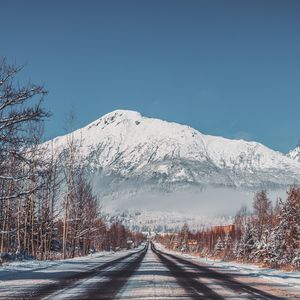 Превью обои дорога, горы, снег, деревья, пейзаж, зима