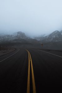 Превью обои дорога, горы, туман, поворот, скалы