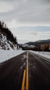 Превью обои дорога, холмы, разметка, снег, заснеженный