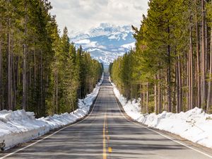 Превью обои дорога, лес, деревья, снег, горы, пейзаж