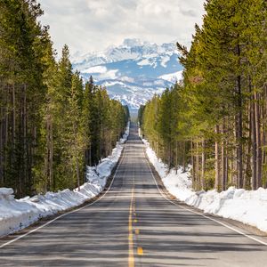 Превью обои дорога, лес, деревья, снег, горы, пейзаж