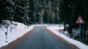 Превью обои дорога, лес, горы, снег, зима