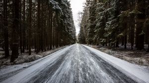 Превью обои дорога, лес, снег, сосны, деревья, зима