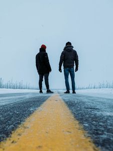 Превью обои дорога, люди, снег, зима