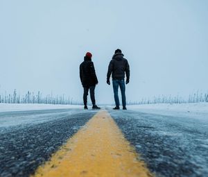 Превью обои дорога, люди, снег, зима