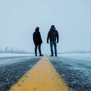 Превью обои дорога, люди, снег, зима