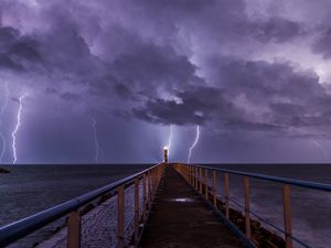 Превью обои дорога, маяк, молния, море, темный, облака