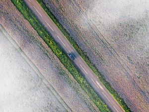 Превью обои дорога, машина, вид сверху, поля, облака