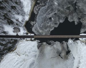 Превью обои дорога, мост, река, лед, снег, зима, вид сверху