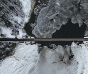 Превью обои дорога, мост, река, лед, снег, зима, вид сверху
