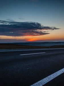 Превью обои дорога, небо, облака, разметка