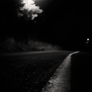 Превью обои дорога, ночь, асфальт, свет