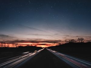 Превью обои дорога, ночь, линии, свет, звездное небо