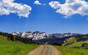Превью обои дорога, поля, деревья, горы, облака, природа