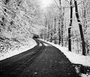 Превью обои дорога, поворот, деревья, снег, зима