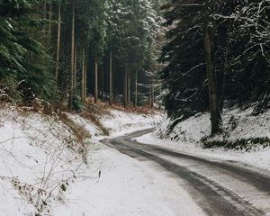 Превью обои дорога, поворот, лес, деревья, снег, зима