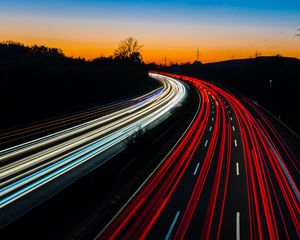 Превью обои дорога, поворот, подсветка, движение, вечер, сумерки, длинная выдержка