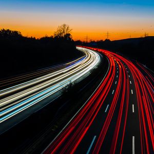 Превью обои дорога, поворот, подсветка, движение, вечер, сумерки, длинная выдержка