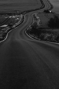 Превью обои дорога, путь, поля, пейзаж, чб, темный