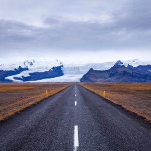 Превью обои дорога, разметка, асфальт, горы, снег, лед, исландия