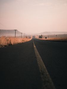 Превью обои дорога, разметка, асфальт, даль, провода