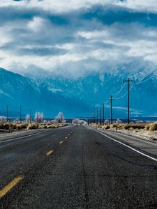 Превью обои дорога, разметка, даль, горы, кусты